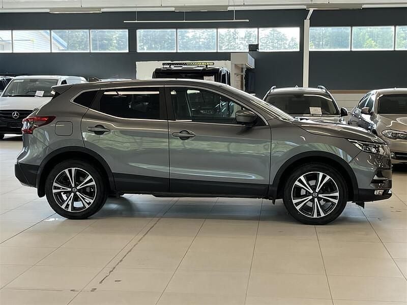 Käytetty Nissan Qashqai N-Connecta 116 HP (85 kW) 2018 Harmaa Katumaasturi
