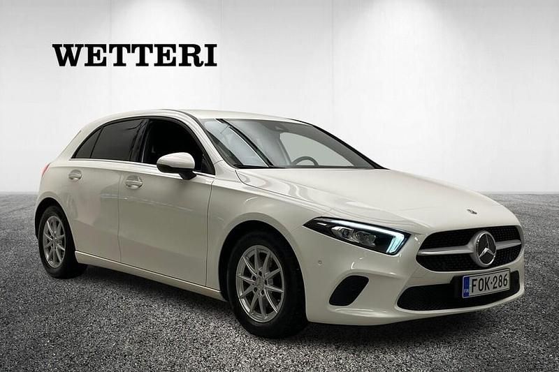 Valkoinen Käytetty 2020 Mercedes A180 Business Viistoperä | 23 900 € (Perustarjous) - Kuva 1/4