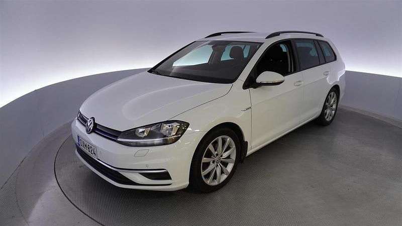 Valkoinen Käytetty 2018 VW Golf VII Comfortline Farmari | 18 780 € (Hieman kallis) - Kuva 1/4