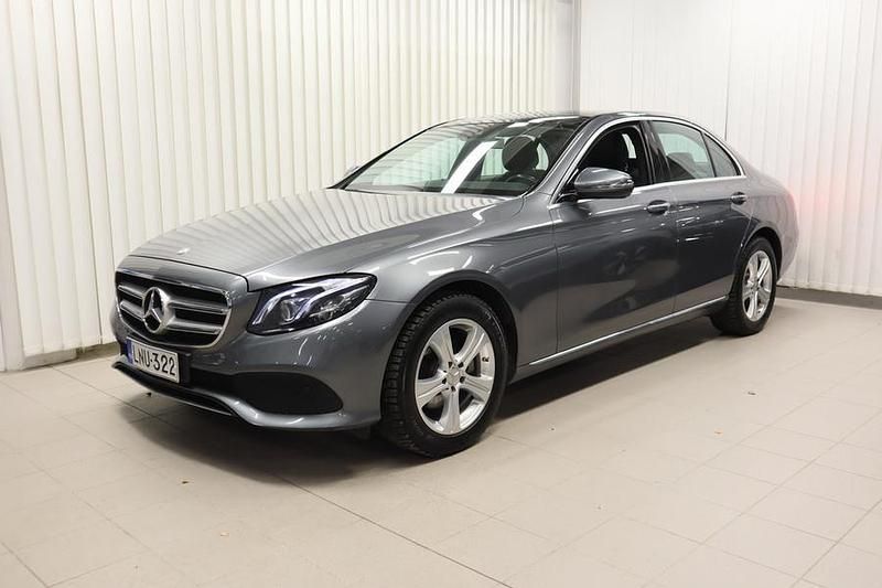 Käytetty Mercedes E220 Business 194 HP (142 kW) 2017 Harmaa Sedan