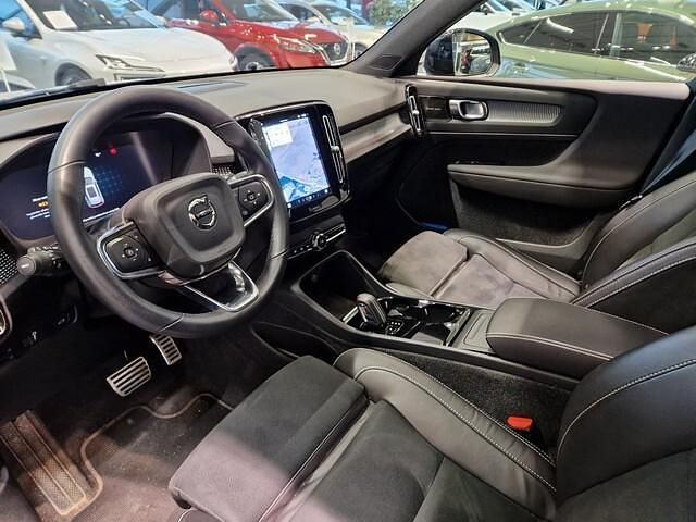 Käytetty Volvo XC40 Pro 300 kW (408 HP) 2022 Katumaasturi