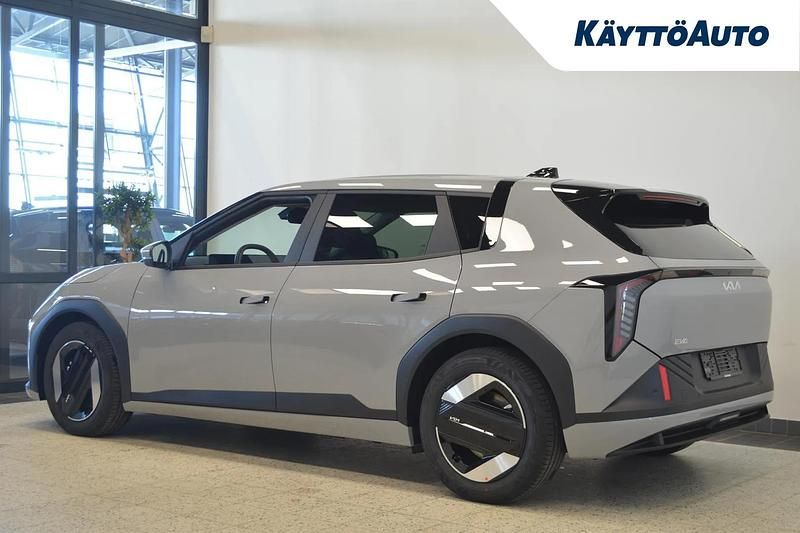 Uusi Kia EV4 Premium 150 kW (204 HP) 2026 Harmaa Viistoperä