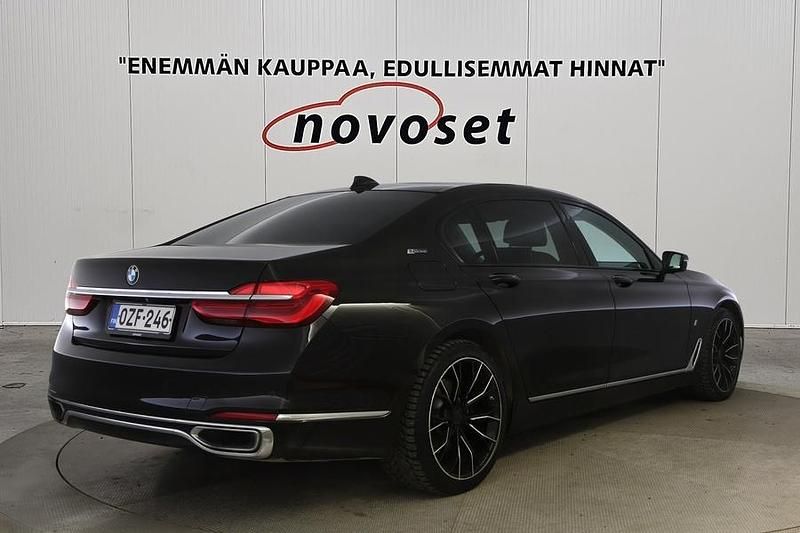 Käytetty BMW 740 iPerformance 258 HP (189 kW) 2016 Musta Sedan