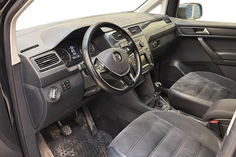 Käytetty VW Caddy Highline 102 HP (75 kW) 2017 Tila-auto
