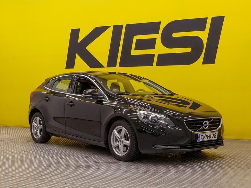 Käytetty 2015 Volvo V40 Business Edition Viistoperä | 12 990 € (Perustarjous) - Kuva 1/3