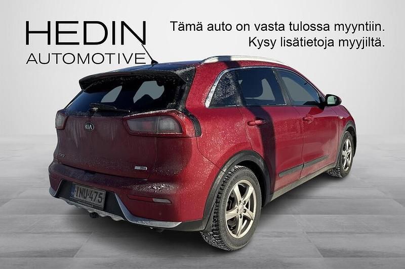 Käytetty Kia Niro LX 105 HP (77 kW) 2017 Punainen Katumaasturi