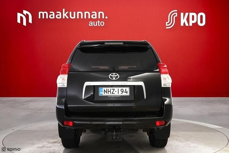 Käytetty Toyota Land Cruiser Luxury 190 HP (139 kW) 2012 Musta Katumaasturi