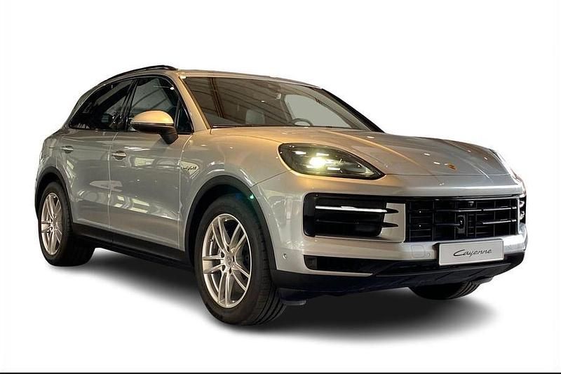 Harmaa Käytetty 2024 Porsche Cayenne Katumaasturi | 138 890 € - Kuva 1/4