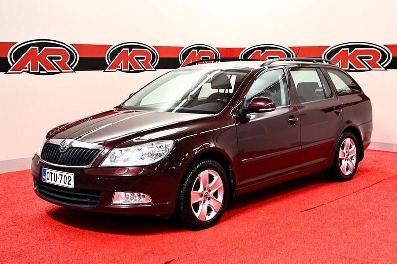 Punainen Käytetty 2013 Skoda Octavia Experience Farmari | 8 800 € (Perustarjous) - Kuva 1/4