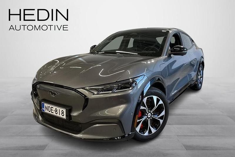 Harmaa Käytetty 2021 Ford Mustang Mach-E Katumaasturi | 29 500 € (Hieman kallis) - Kuva 1/4