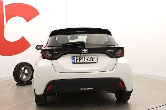 Käytetty Toyota Yaris Active 91 HP (66 kW) 2020 Valkoinen Viistoperä