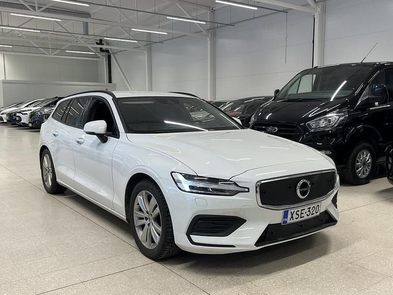 Käytetty Volvo V60 Momentum 190 HP (139 kW) 2019 Farmari