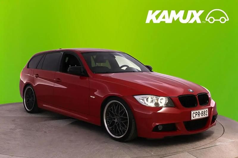 Punainen Käytetty 2009 BMW 330 M Sport Sedan | 10 800 € - Kuva 1/4