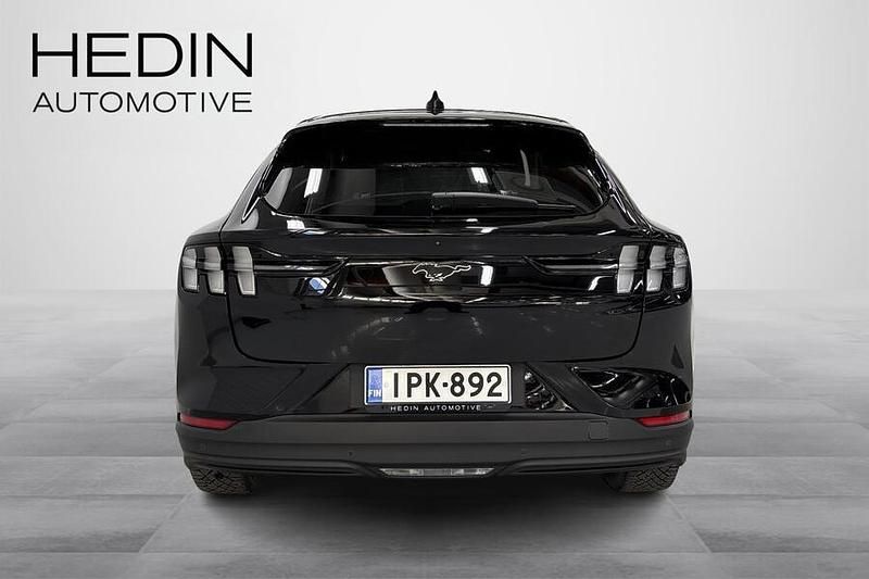 Käytetty Ford Mustang Mach-E 197 kW (269 HP) 2022 Musta Katumaasturi