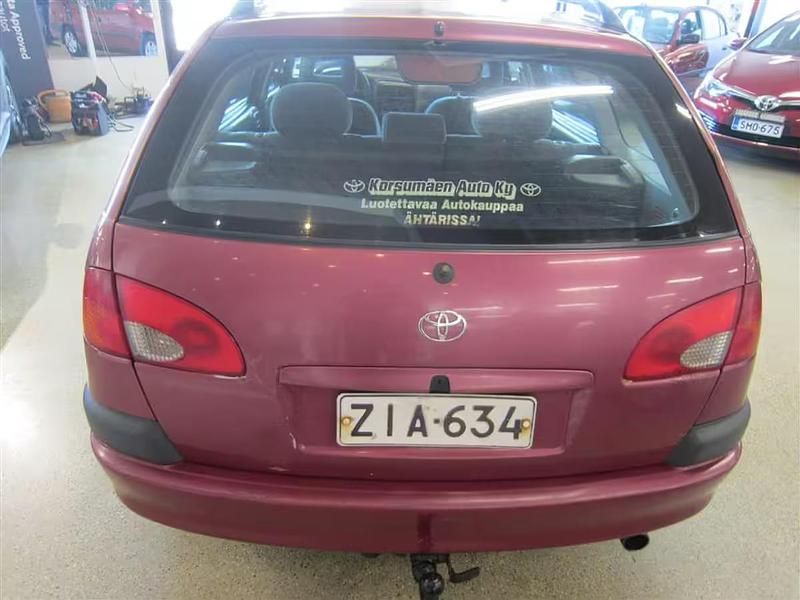 Käytetty Toyota Avensis Terra 150 HP (110 kW) 1998 Punainen Farmari