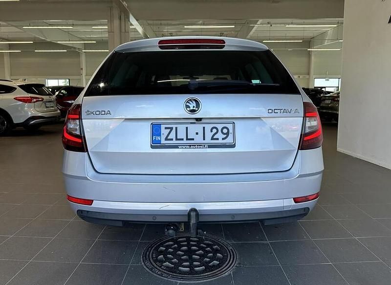 Käytetty Skoda Octavia Style 116 HP (85 kW) 2017 Harmaa Farmari