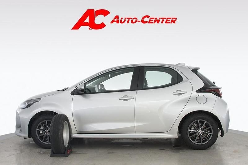 Käytetty Toyota Yaris Hybrid 116 HP (85 kW) 2025 Hopea Viistoperä