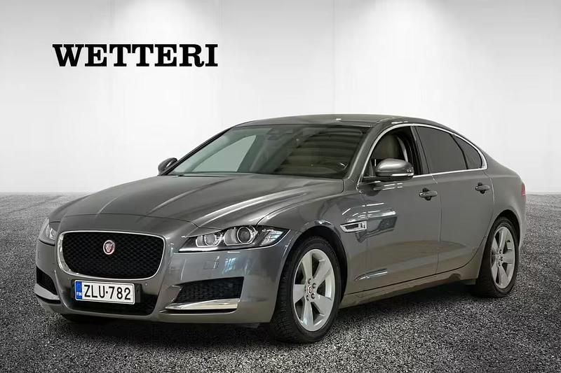 Harmaa Käytetty 2018 Jaguar XF Prestige Sedan | 20 200 € - Kuva 1/4