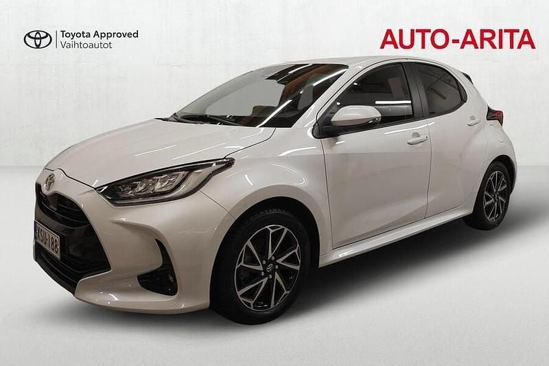 Valkoinen Käytetty 2024 Toyota Yaris Hybrid Plus Viistoperä | 23 900 € (Perustarjous) - Kuva 1/4