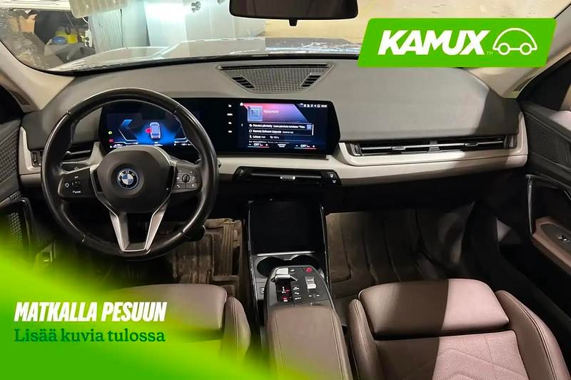 Käytetty BMW X1 Shadowline 136 HP (100 kW) 2023 Hopea / harmaa Katumaasturi