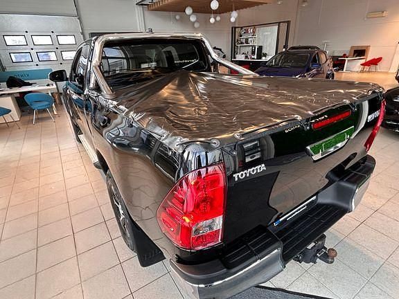 Käytetty Toyota HiLux Active 148 HP (108 kW) 2023 Musta Nouto