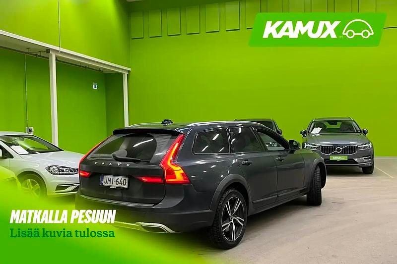 Käytetty Volvo V90 CC Pro 235 HP (172 kW) 2017 Hopea / harmaa Farmari