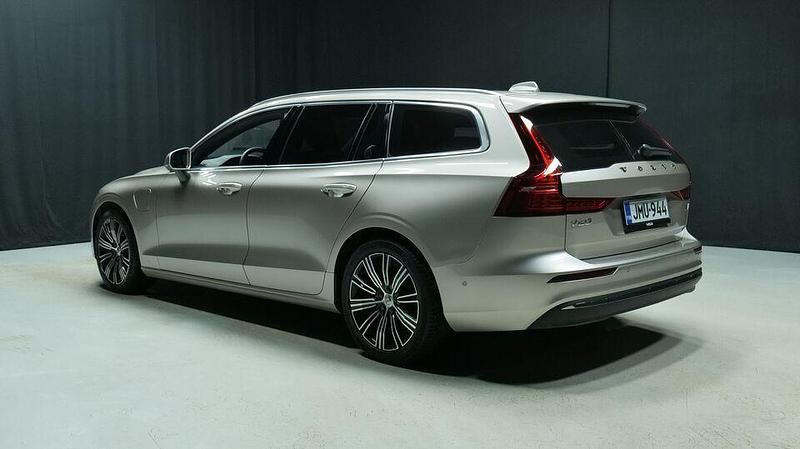 Käytetty Volvo V60 Plus 253 HP (186 kW) 2023 Farmari