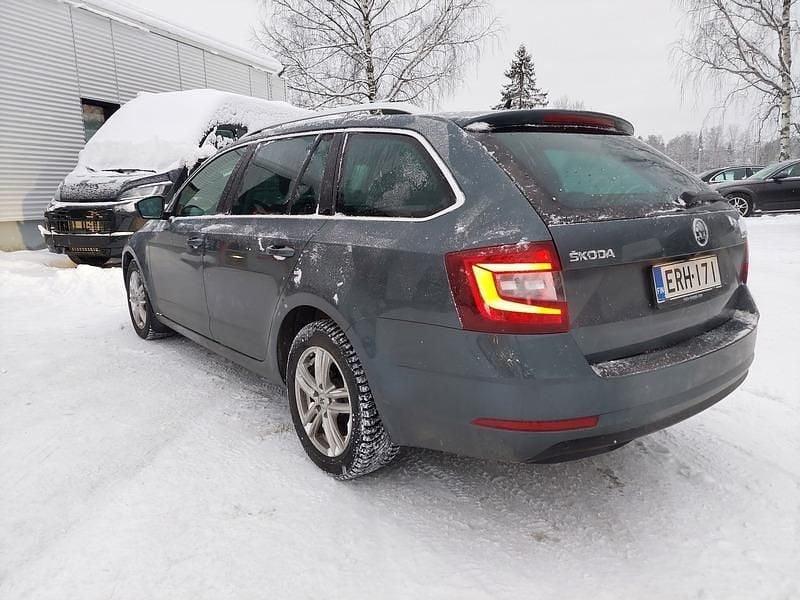 Käytetty Skoda Octavia Business Line 150 HP (110 kW) 2019 Harmaa Farmari