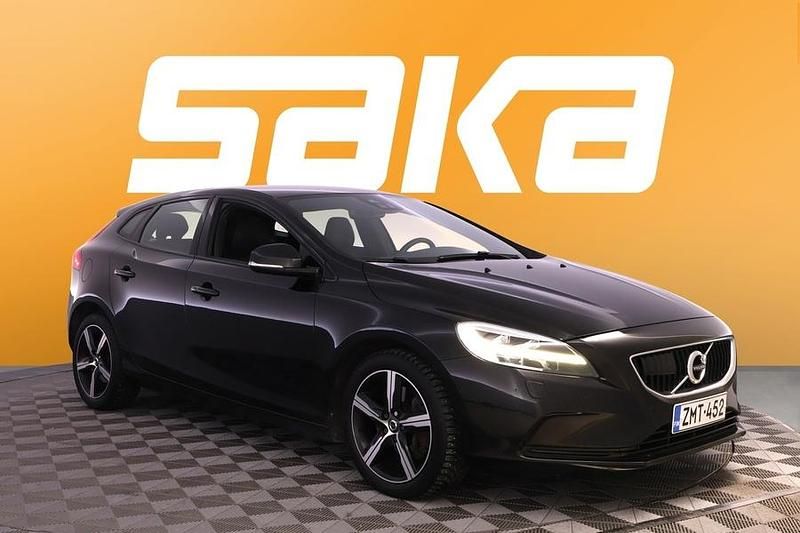 Käytetty Volvo V40 Business Edition 122 HP (89 kW) 2019 Viistoperä