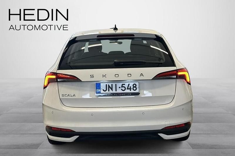 Käytetty Skoda Scala Essence 95 HP (69 kW) 2024 Valkoinen Viistoperä