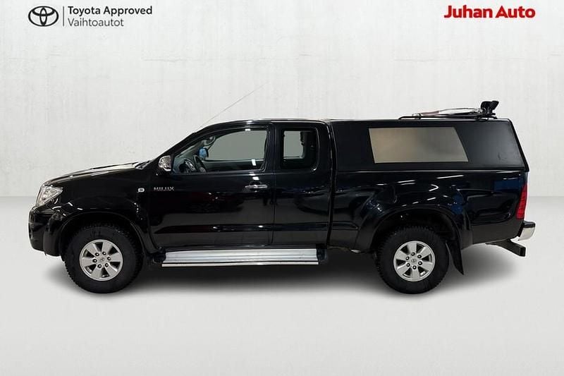 Käytetty Toyota HiLux SR 144 HP (105 kW) 2010 Musta Nouto