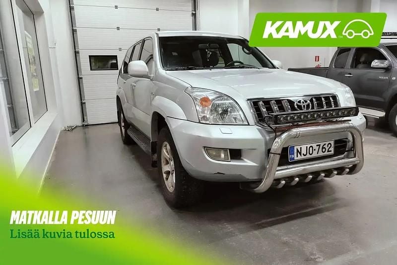 Hopea / harmaa Käytetty 2004 Toyota Land Cruiser Katumaasturi | 14 900 € (Perustarjous) - Kuva 1/4