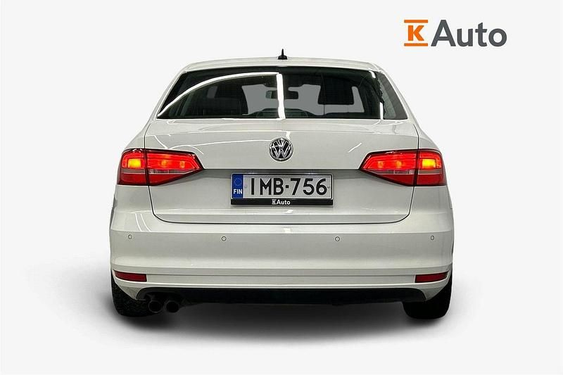 Käytetty VW Jetta Comfortline 125 HP (91 kW) 2015 Valkoinen Sedan