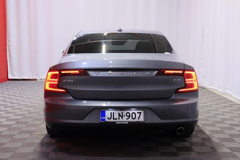 Käytetty Volvo S90 Momentum 150 HP (110 kW) 2020 Sedan