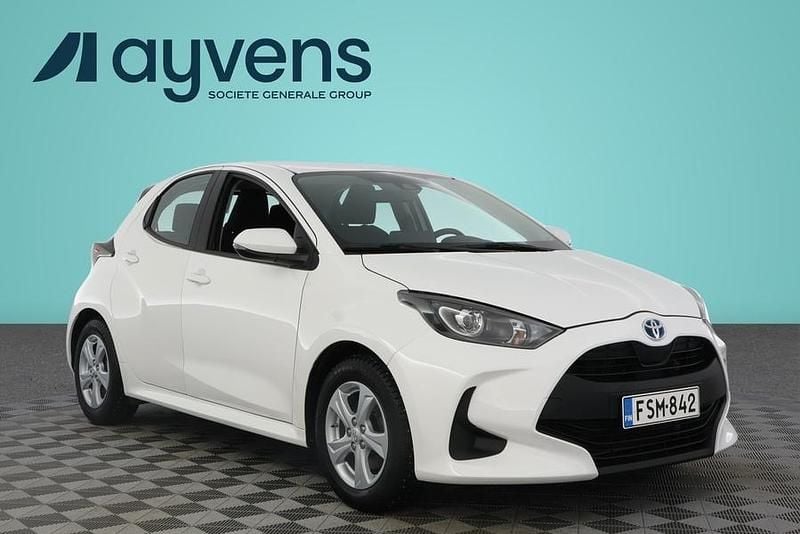 Käytetty Toyota Yaris Hybrid Active 116 HP (85 kW) 2023 Valkoinen Viistoperä
