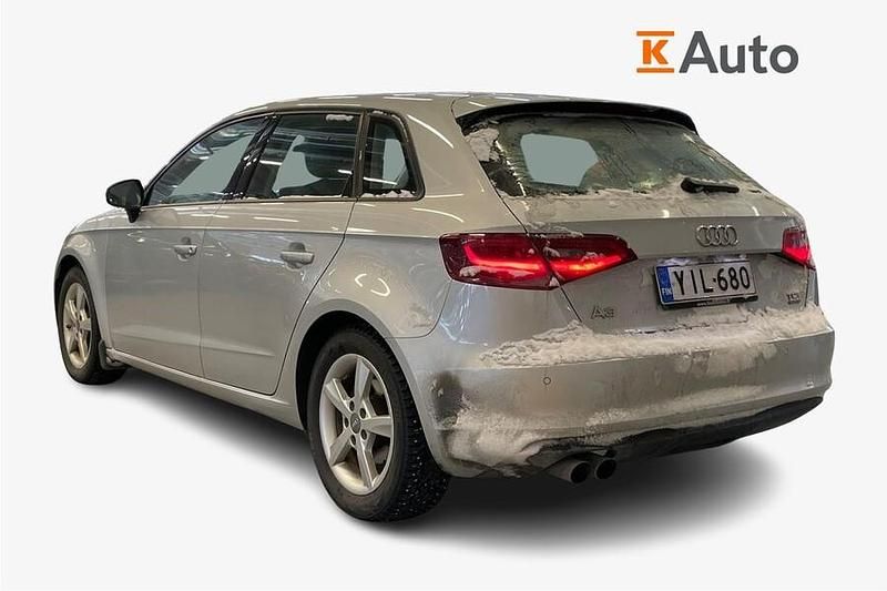 Käytetty Audi A3 Sportback Business 150 HP (110 kW) 2014 Hopea Viistoperä