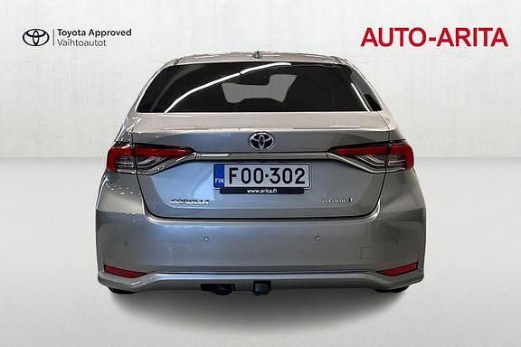 Käytetty Toyota Corolla Style 122 HP (89 kW) 2021 Hopea Sedan