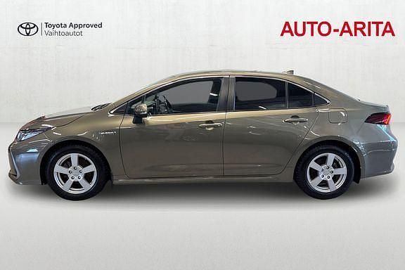 Käytetty Toyota Corolla Active 121 HP (88 kW) 2019 Ruskea (beige) Sedan