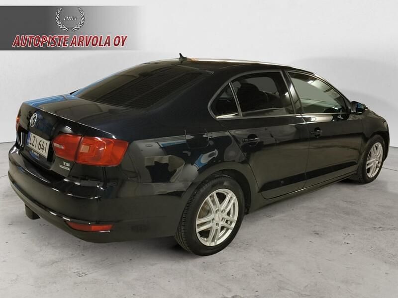 Käytetty VW Jetta 105 HP (77 kW) 2011 Sedan