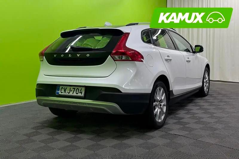 Käytetty Volvo V40 CC Summum 120 HP (88 kW) 2017 Valkoinen Farmari