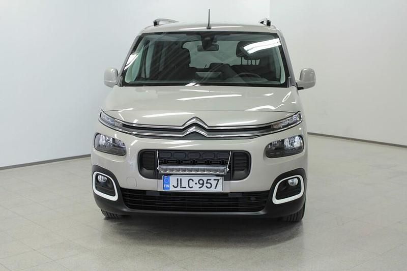 Käytetty Citroën Berlingo Feel 102 HP (75 kW) 2019 Tila-auto