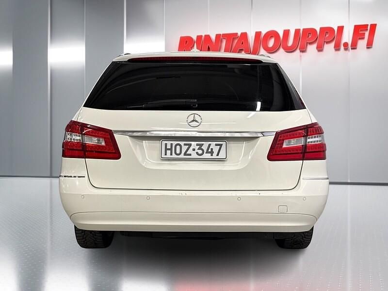 Käytetty Mercedes E200 Business 136 HP (100 kW) 2010 Valkoinen Farmari