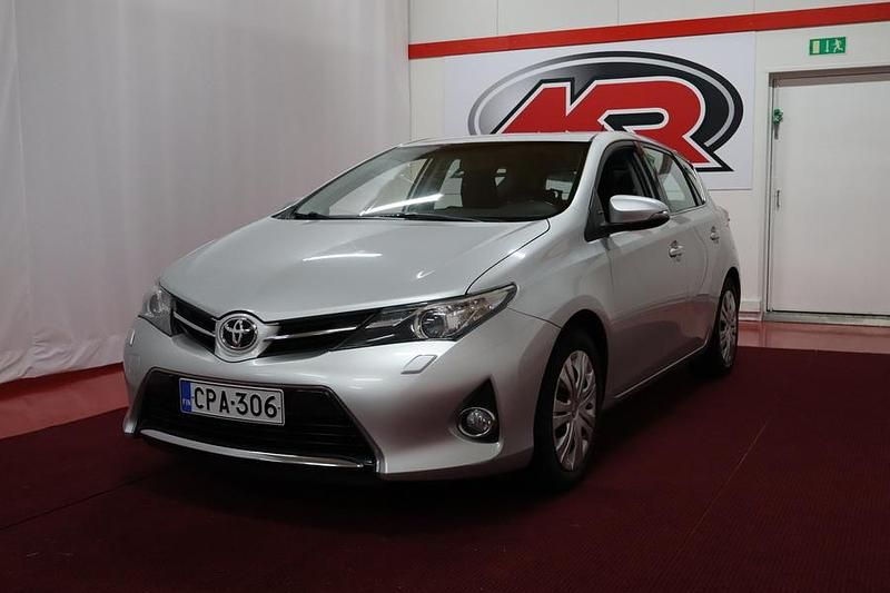 Harmaa Käytetty 2014 Toyota Auris Active Viistoperä | 11 900 € (Perustarjous) - Kuva 1/4