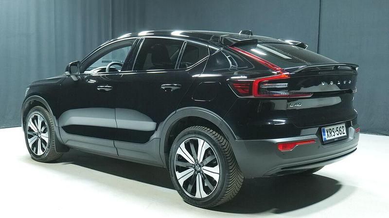 Käytetty Volvo C40 Core 169 kW (231 HP) 2023 Musta Katumaasturi