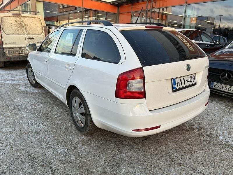 Käytetty Skoda Octavia Elegance 105 HP (77 kW) 2011 Farmari