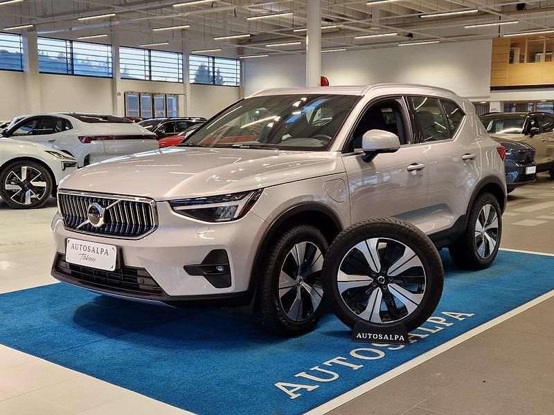 Käytetty Volvo XC40 Plus 211 HP (155 kW) 2024 Katumaasturi