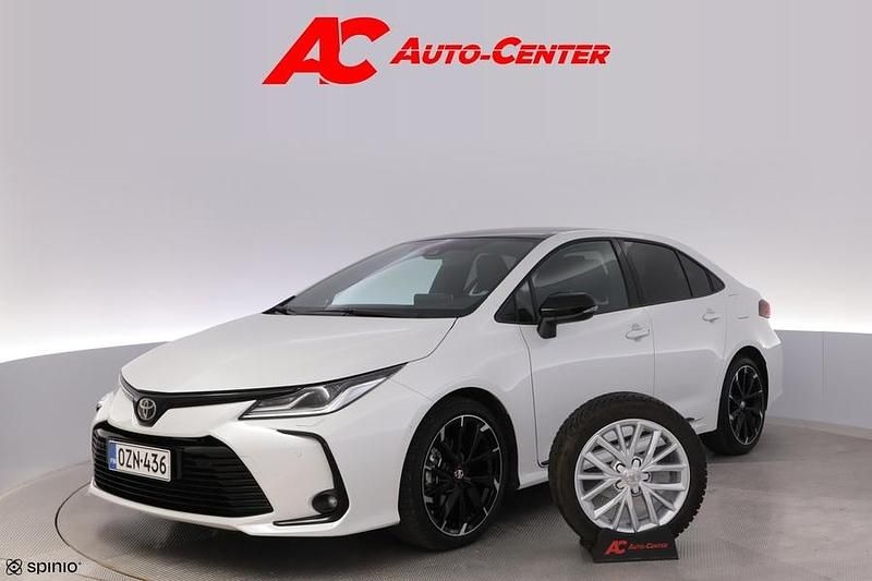 Valkoinen Käytetty 2023 Toyota Corolla Business Edition Sedan | 31 990 € (Kallis) - Kuva 1/4