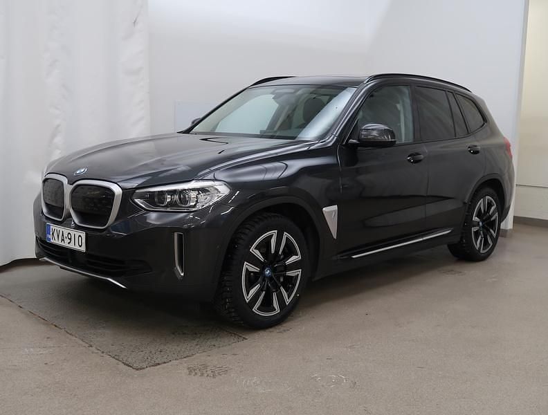 Harmaa Käytetty 2021 BMW iX3 Shadowline Katumaasturi | 39 900 € (Hieman kallis) - Kuva 1/3