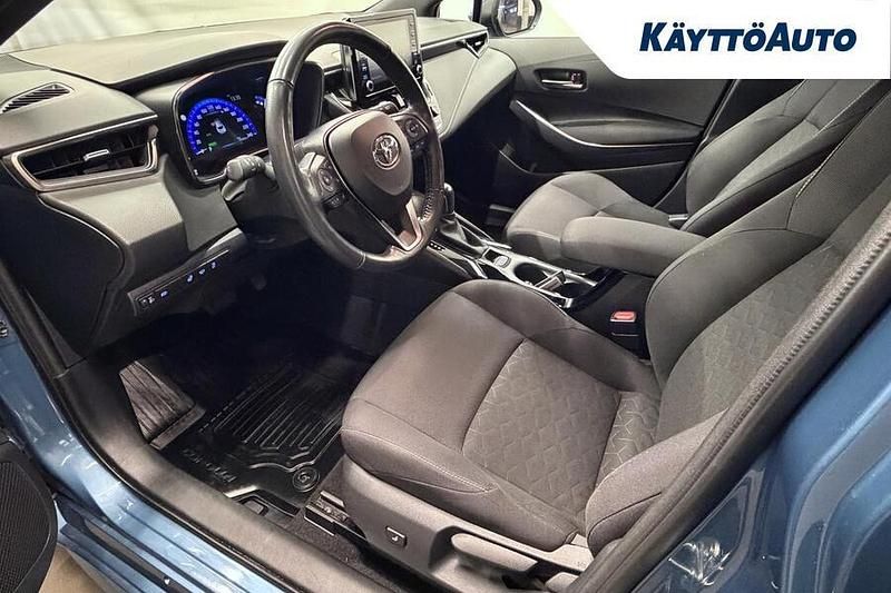 Käytetty Toyota Corolla Active 122 HP (89 kW) 2021 Sininen Viistoperä