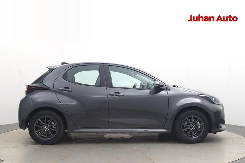 Käytetty Toyota Yaris Hybrid 116 HP (85 kW) 2025 Harmaa Viistoperä